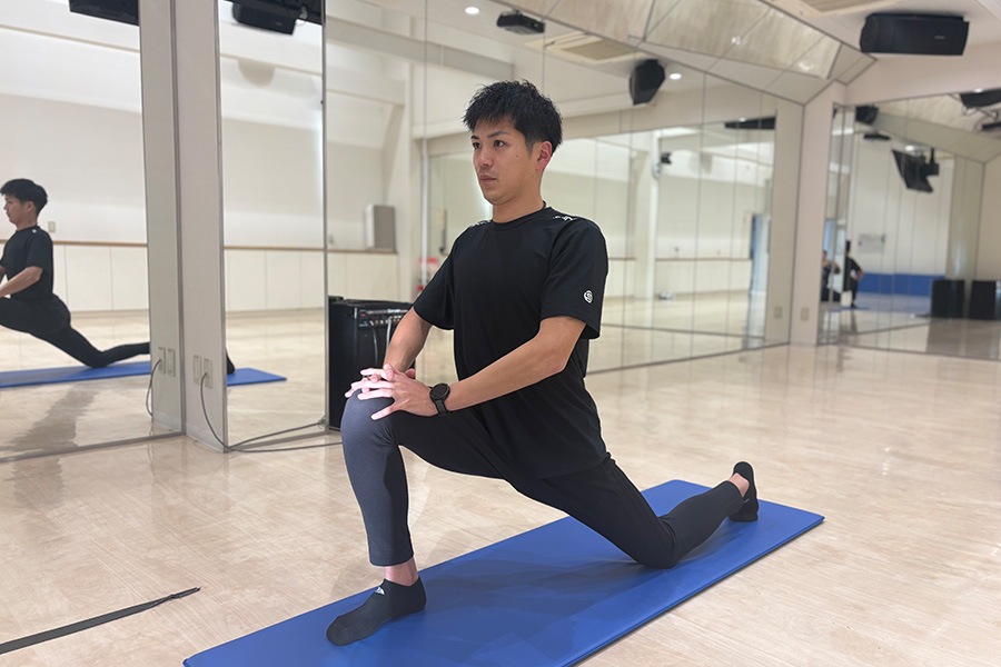 股関節ストレッチ